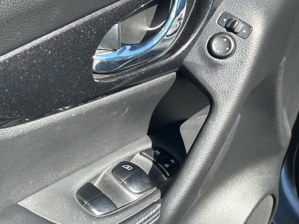 Used 2018 Nissan Rogue SV AWD/4WD image 53