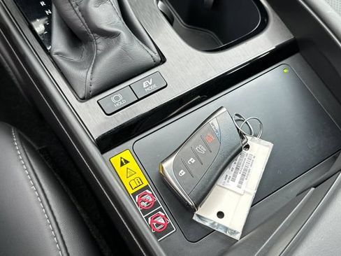 Used 2025 Lexus ES 300h w/ Premium Package FWD image 10