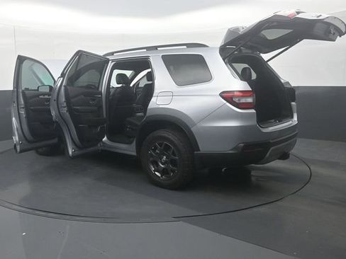 Used 2024 Honda Pilot TrailSport image 39