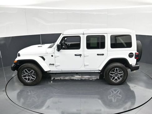 Used 2025 Jeep Wrangler Unlimited Sahara AWD/4WD image 47