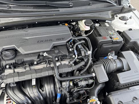 New 2026 Hyundai Elantra Limited FWD image 18