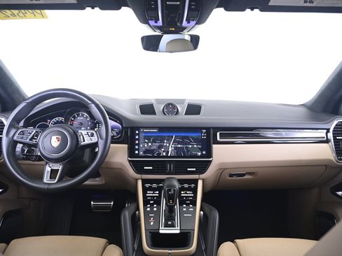 Certified 2023 Porsche Cayenne Turbo AWD/4WD image 31