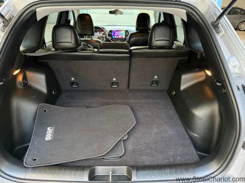 Used 2019 Jeep Cherokee Latitude Plus image 23