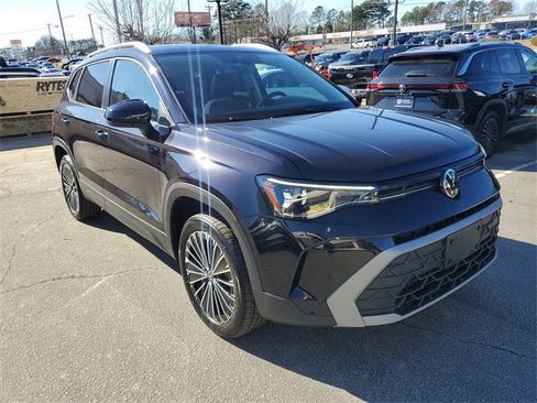 Certified 2025 Volkswagen Taos SE w/ Panoramic Sunroof Package image 3