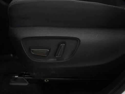 Used 2024 Toyota Highlander LE image 31