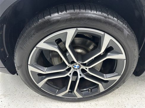 Used 2021 BMW X5 xDrive40i w/ Premium Package image 16