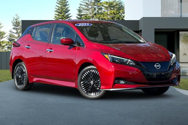 Used 2025 Nissan Leaf SV Plus FWD image 2