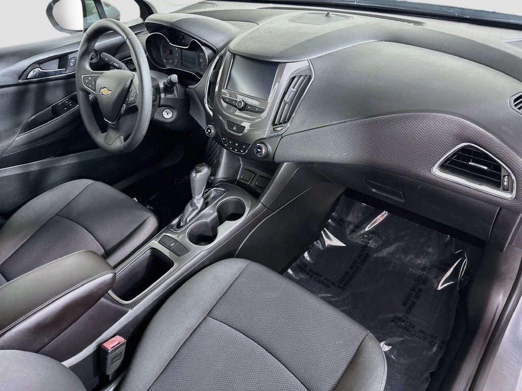 Used 2017 Chevrolet Cruze LT FWD image 29