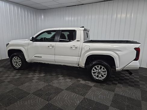 Used 2024 Toyota Tacoma SR5 AWD/4WD image 4