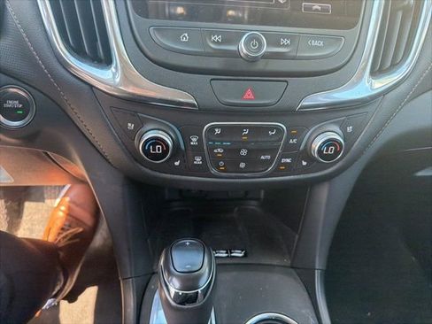 Used 2018 Chevrolet Equinox Premier AWD/4WD image 19