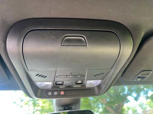 Used 2018 Cadillac XT5 Luxury w/ Driver Awareness Package FWD image 18