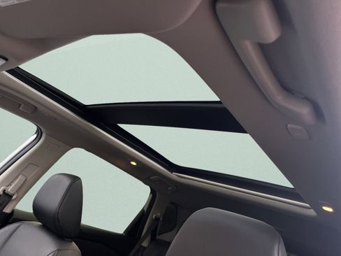 Used 2024 Nissan Rogue SV w/ SV Premium Package image 23