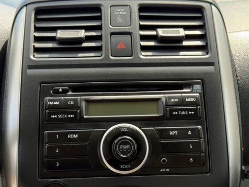 Used 2012 Nissan Versa SV FWD image 20
