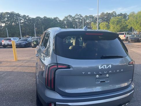 Used 2025 Kia Telluride SX w/ SX Captain's Chair Package AWD/4WD image 8