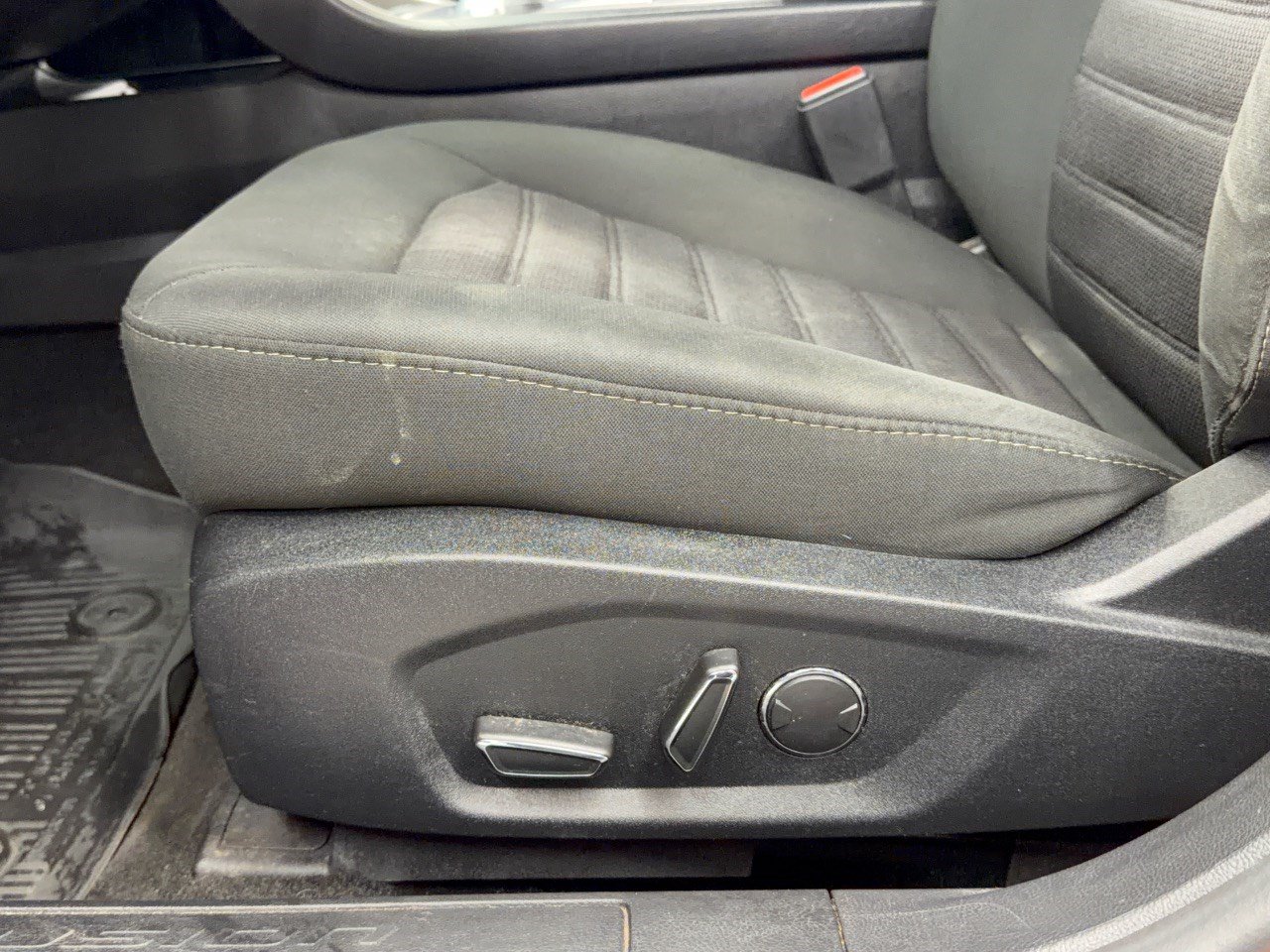 Used 2020 Ford Fusion SE AWD/4WD image 16