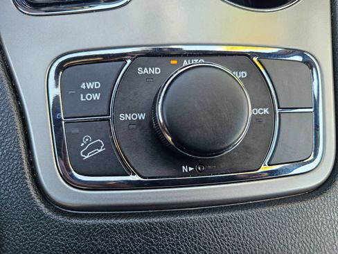 Used 2022 Jeep Grand Cherokee Laredo X AWD/4WD image 25