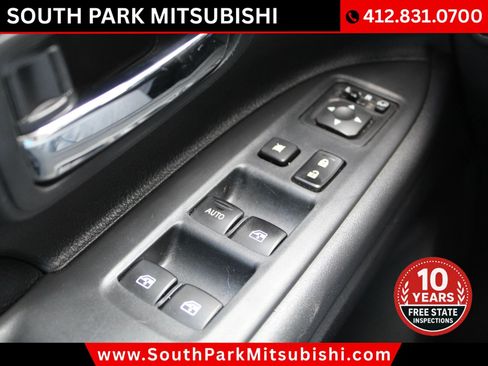 Used 2017 Mitsubishi Outlander SEL AWD/4WD image 34