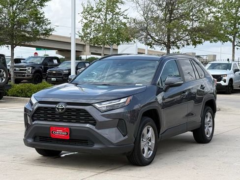 Used 2025 Toyota RAV4 XLE FWD image 8
