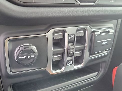 New 2026 Jeep Gladiator Sahara image 31