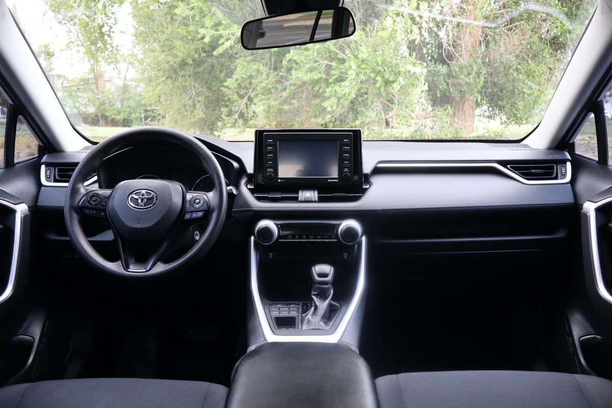 Used 2021 Toyota RAV4 LE w/ Carpet Mat Package (TMS) AWD/4WD image 16