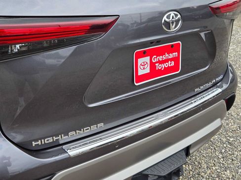 Certified 2025 Toyota Highlander Platinum AWD/4WD image 15