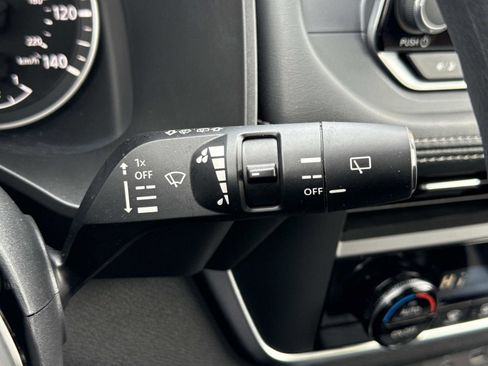 Used 2023 Nissan Rogue SV image 10