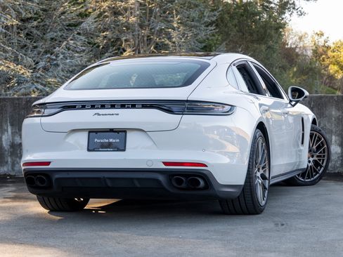 Certified 2023 Porsche Panamera Platinum Edition image 11