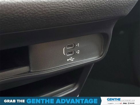 New 2026 Chrysler Pacifica Select image 21