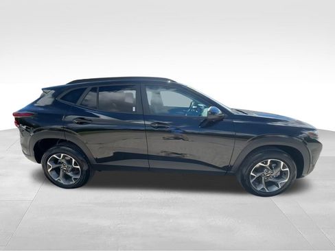 Used 2025 Chevrolet Trax LT w/ Driver Confidence Package FWD image 9