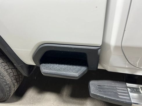 Used 2022 Chevrolet Silverado 2500 LT AWD/4WD image 11
