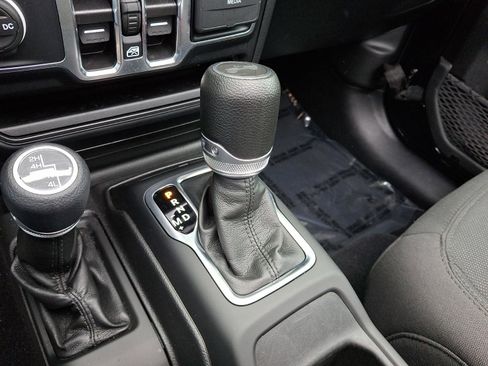 Certified 2022 Jeep Wrangler Unlimited Sport w/ Sun And Sound Package image 16