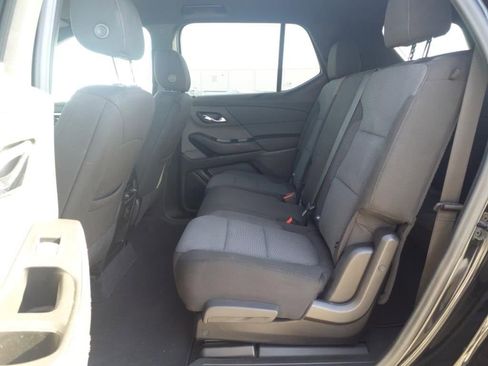 Used 2022 Chevrolet Traverse LT image 15