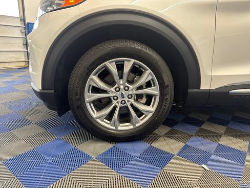 Used 2024 Ford Explorer Limited w/ Limited Technology Package AWD/4WD image 36