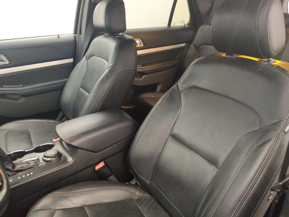Used 2016 Ford Explorer XLT w/ Equipment Group 202A AWD/4WD image 17