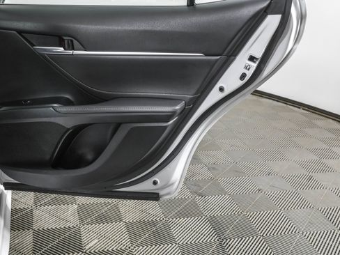 Used 2018 Toyota Camry XSE image 41