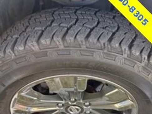 Used 2017 Nissan Titan SV image 19