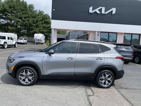 Used 2023 Kia Seltos EX AWD/4WD image 2