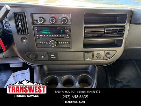 Used 2017 Chevrolet Express 3500 RWD image 9