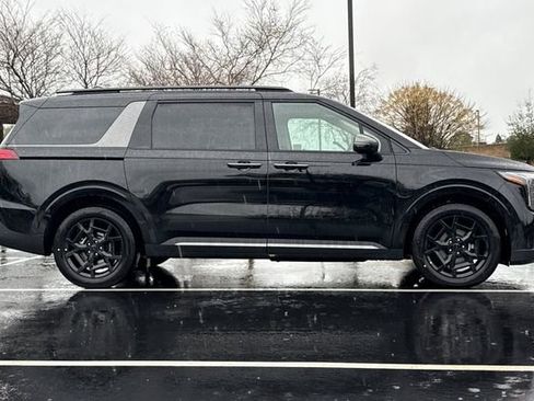New 2026 Kia Carnival SX w/ SX Dark Edition Package FWD image 3
