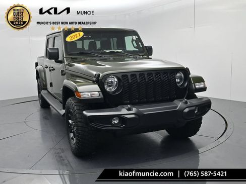 Used 2021 Jeep Gladiator Sport AWD/4WD image 2