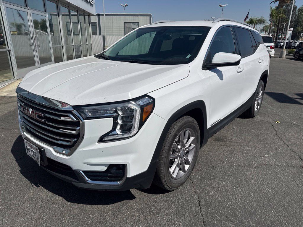 Used 2024 GMC Terrain SLT AWD/4WD image 1