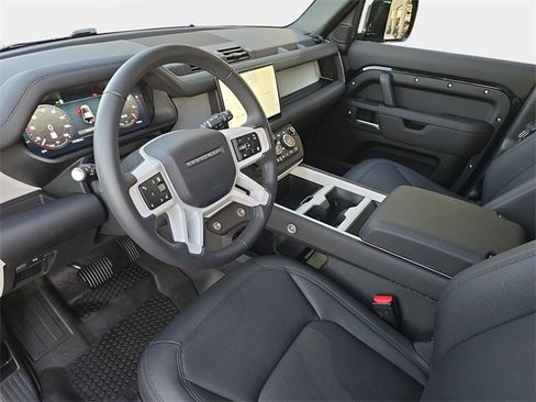 Used 2025 Land Rover Defender 110 S image 15