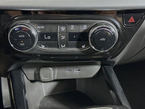 Used 2024 Chevrolet Trax LT w/ Driver Confidence Package FWD image 16