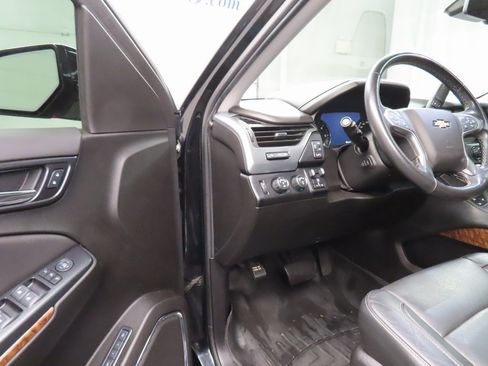 Used 2019 Chevrolet Suburban Premier image 47