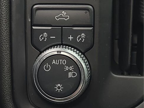 Used 2021 GMC Sierra 1500 4x4 Crew Cab w/ Convenience Package image 16