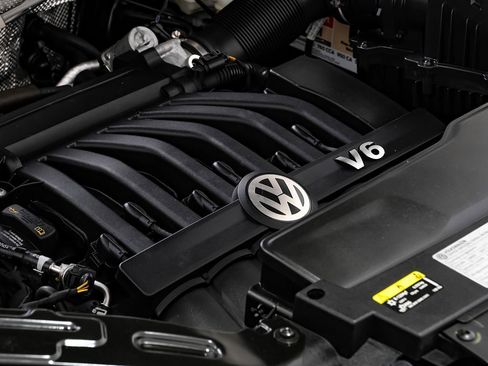 Used 2021 Volkswagen Atlas Cross Sport SEL R-Line w/ Cross Sport MDO Package image 50