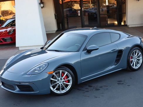 Used 2017 Porsche 718 Cayman S image 4