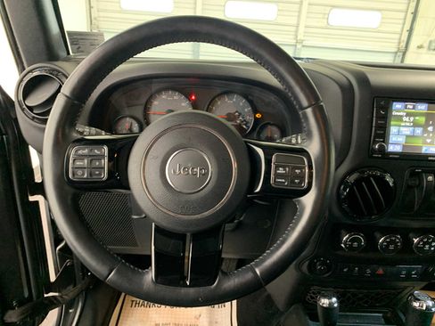 Used 2017 Jeep Wrangler Sahara image 4