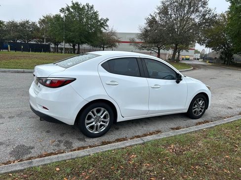 Used 2017 Toyota Yaris iA image 5