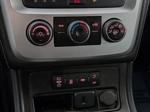 Used 2015 GMC Acadia SLE image 15